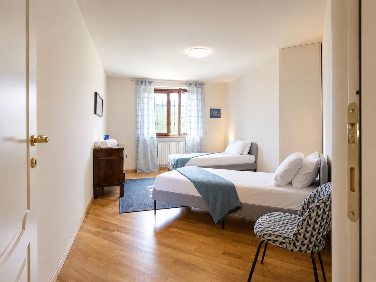 Twin bedroom